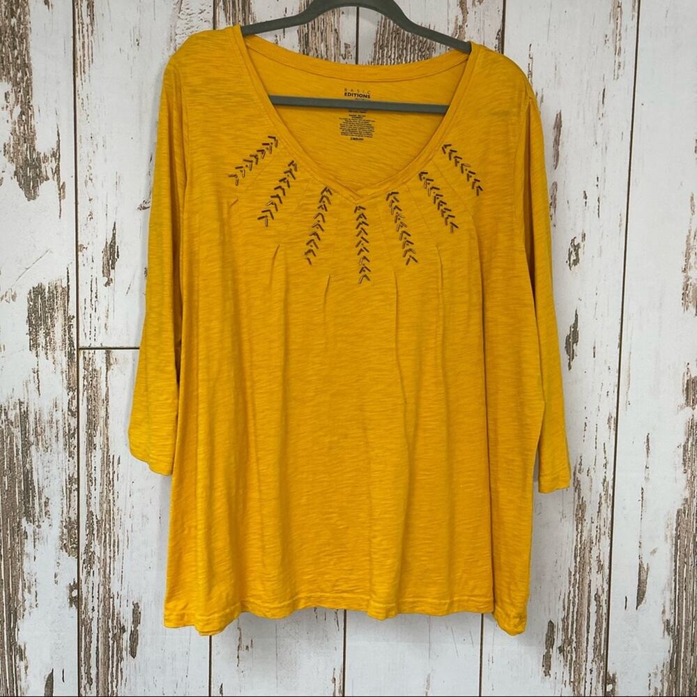 Basic Editions, Beaded 3/4 Sleeve Shirt. Size 2X. In excellent condition!